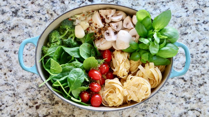 One pot pasta with mushrooms, tomatoes and&nbsp;mozzarella