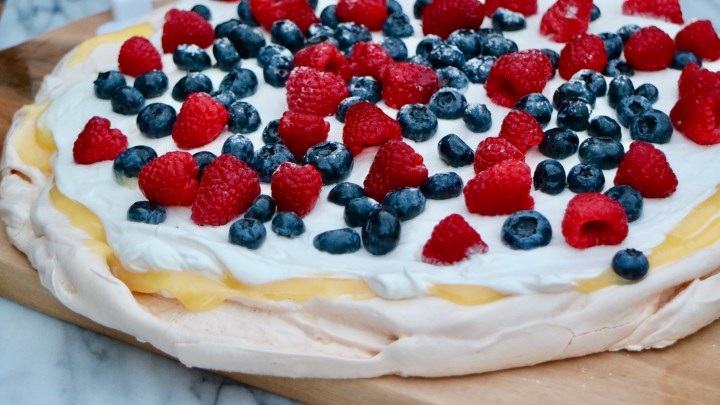 Pavlova with raspberry and&nbsp;blueberry