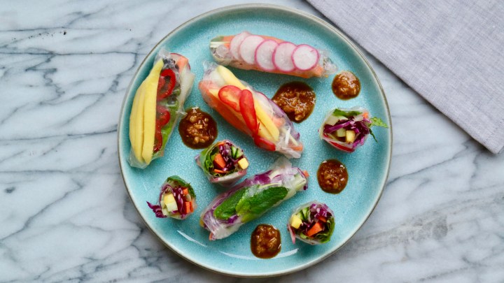 Fresh veggie spring rolls with roasted almond&nbsp;sauce
