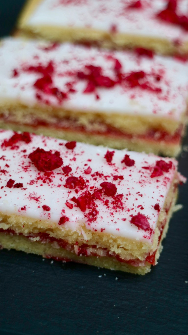Raspberry slices (Hindbærsnitter) – Scandinavian Simple Eating