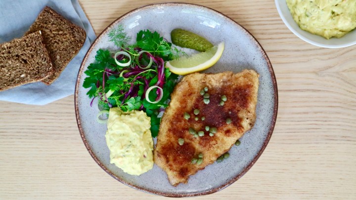 Fried cod with Danish remoulade sauce, capers and&nbsp;lemon