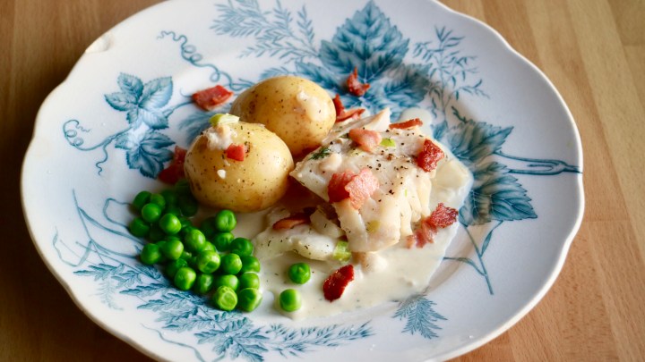 Cod back fillet with crispy bacon, potatoes and&nbsp;peas