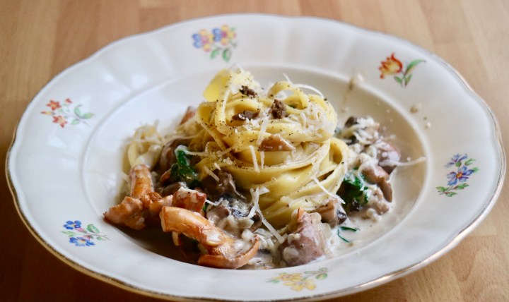 Tagliatelle with chanterelle, spinach and fresh&nbsp;truffle