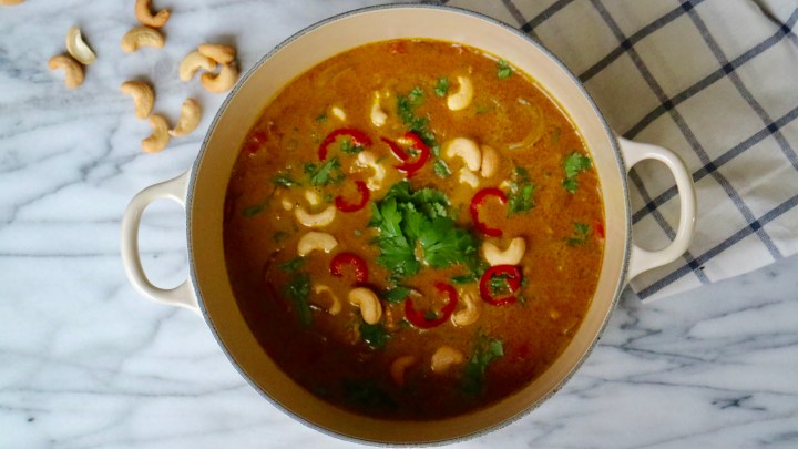Chicken curry with cashews and&nbsp;parsley