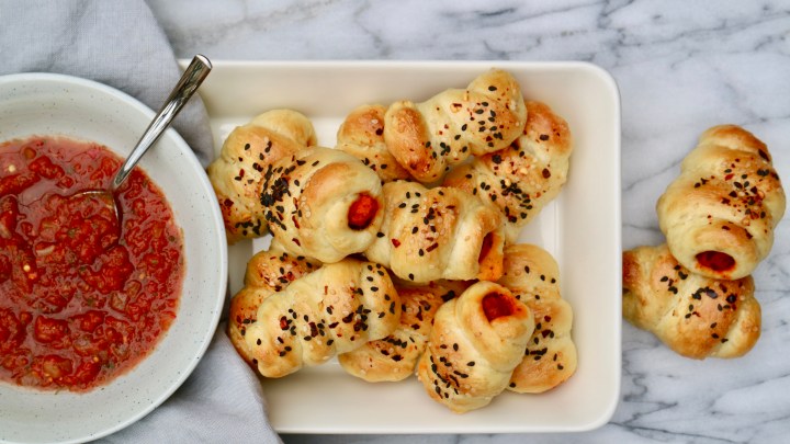 Vegetarian Danish sausage rolls&nbsp;(Pølsehorn)