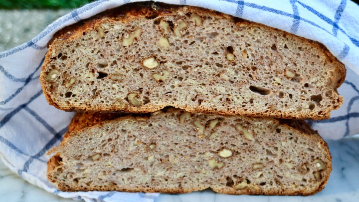 Walnuts bread