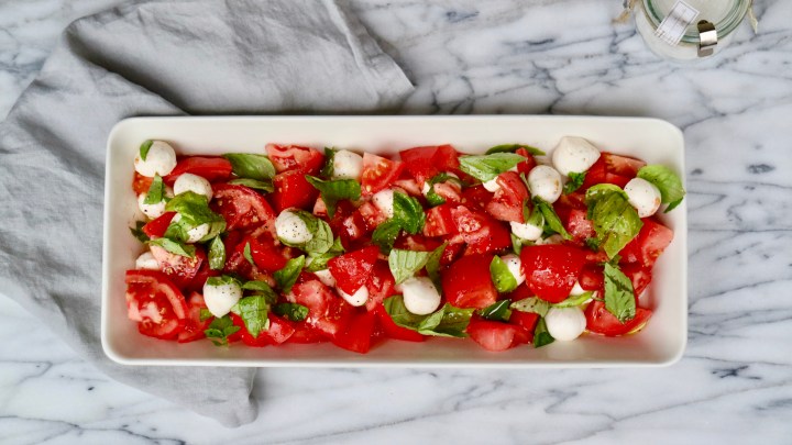 Tomato, mozarella & basil&nbsp;salad