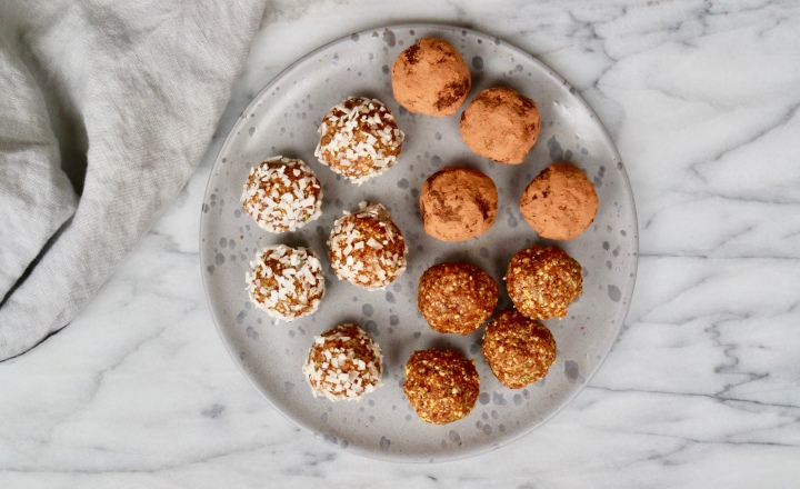 Energy bites with pistachio and&nbsp;cardamom