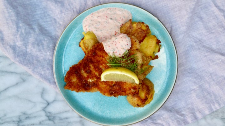Fried cod with crispy smashed potatoes and creamy caviar&nbsp;sauce