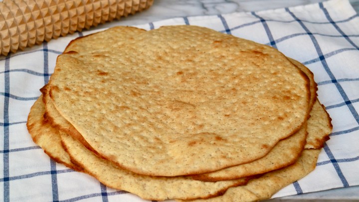 Swedish Flatbread (Hönökaka) with rye&nbsp;flour